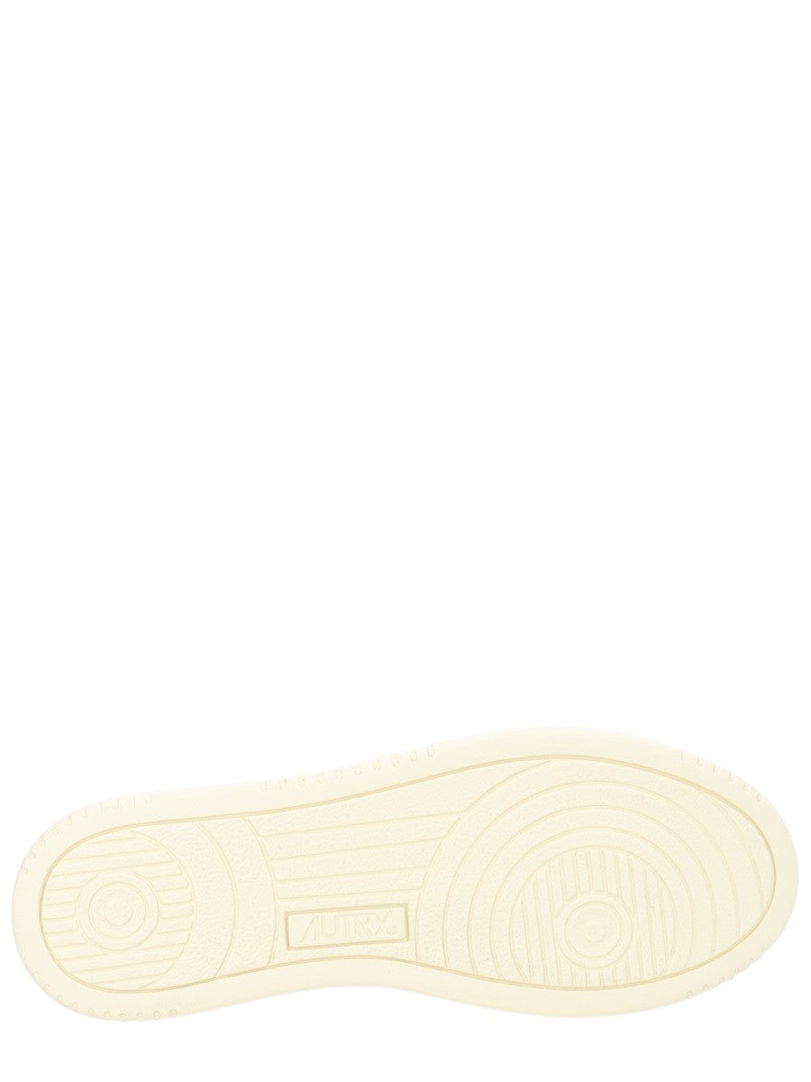 Autry - "MEDALIST LOW" SNEAKER medalist-low-sneaker_4c93dd99-7119-4b43-b6a7-fa33e534cdda