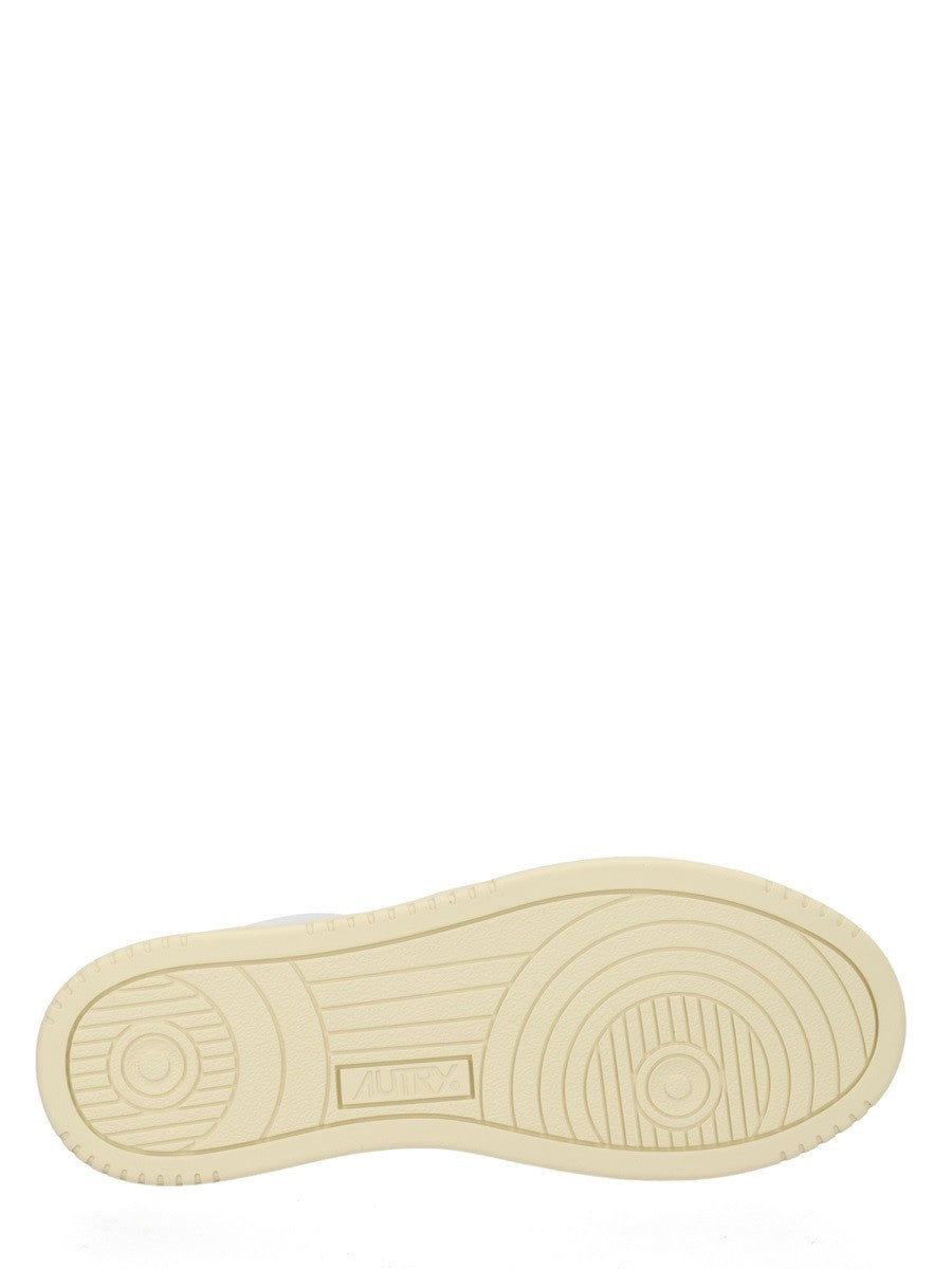 Autry - "MEDALIST LOW" SNEAKER medalist-low-sneaker_512333d4-7419-4329-9d6d-cfb1452af5dc