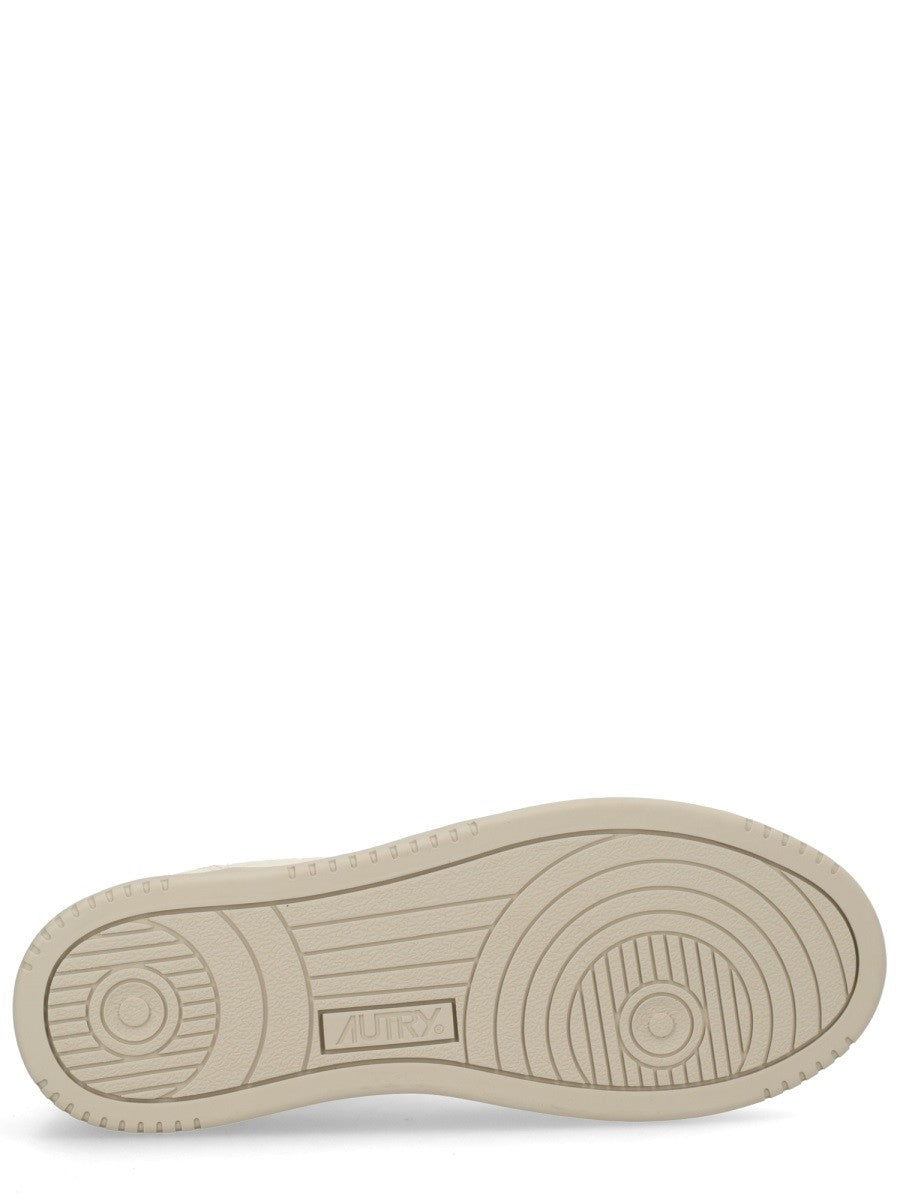 Autry - "MEDALIST LOW" SNEAKER medalist-low-sneaker_529d47d7-ea12-4d46-8018-7990ca23e6dd