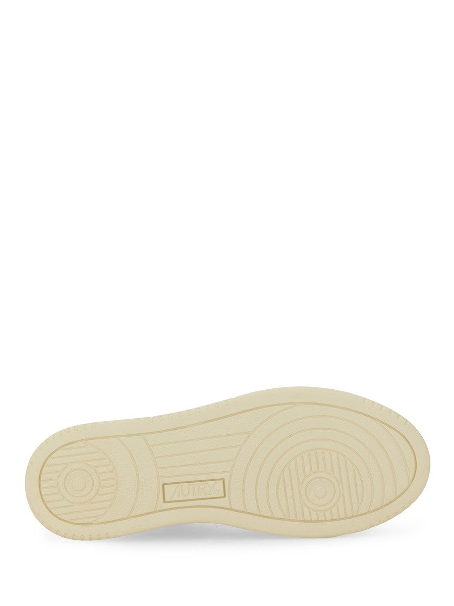 Autry - MEDALIST LOW SNEAKER medalist-low-sneaker_53a378d5-aa42-4b28-b914-3de2d000125e