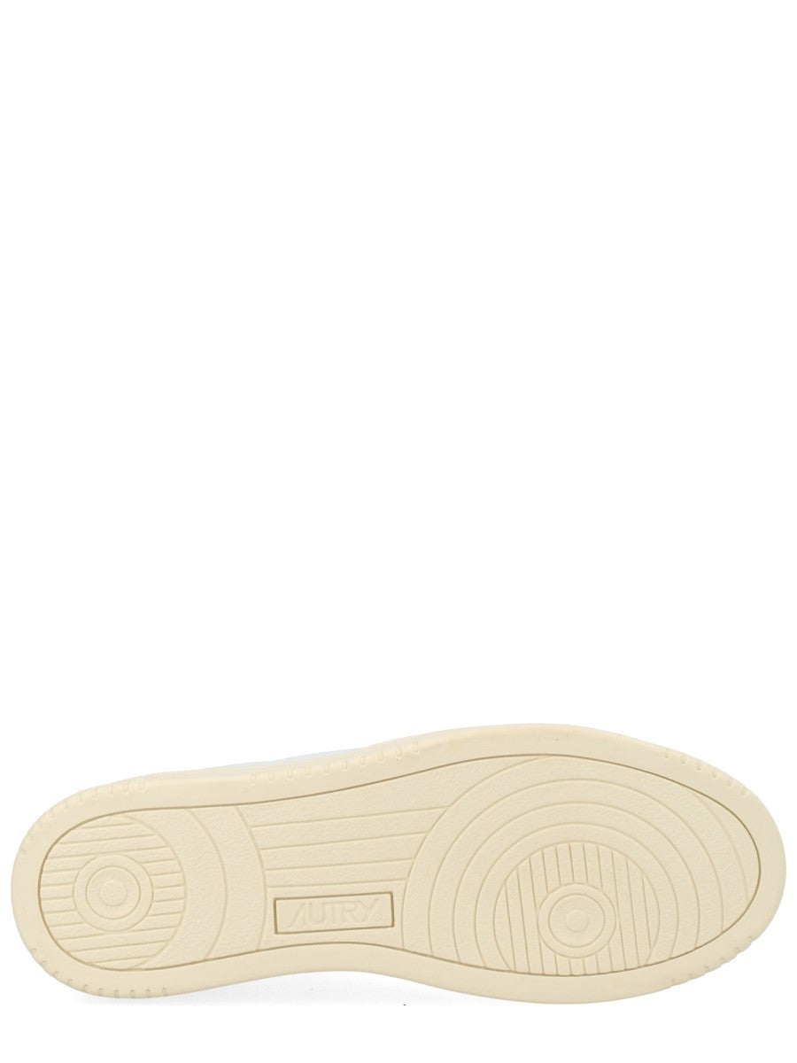 Autry - "MEDALIST LOW" SNEAKER medalist-low-sneaker_5801be7b-17ab-4a9d-8d49-3a4eeab54d78