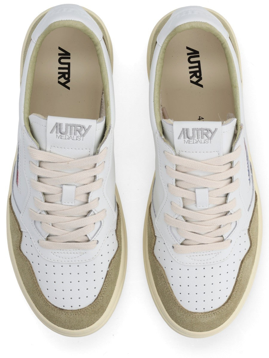 Autry - "MEDALIST LOW" SNEAKER medalist-low-sneaker_5b5bf8ee-1093-4f5c-81af-d23ef157b5b4
