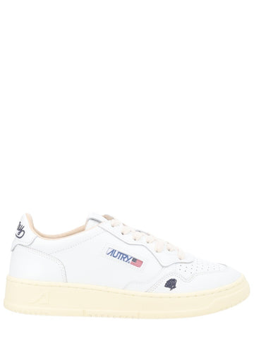 Autry - "MEDALIST LOW" SNEAKER medalist-low-sneaker_5d5946a3-1e37-4d9b-8aa0-c7712f6b8f04