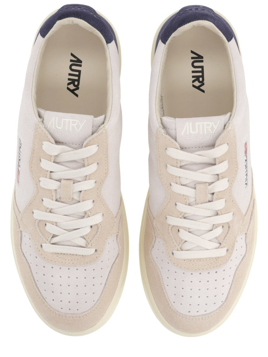 Autry - "MEDALIST LOW" SNEAKER medalist-low-sneaker_64a479fe-9479-46fd-b9c2-09c6a668c8ca