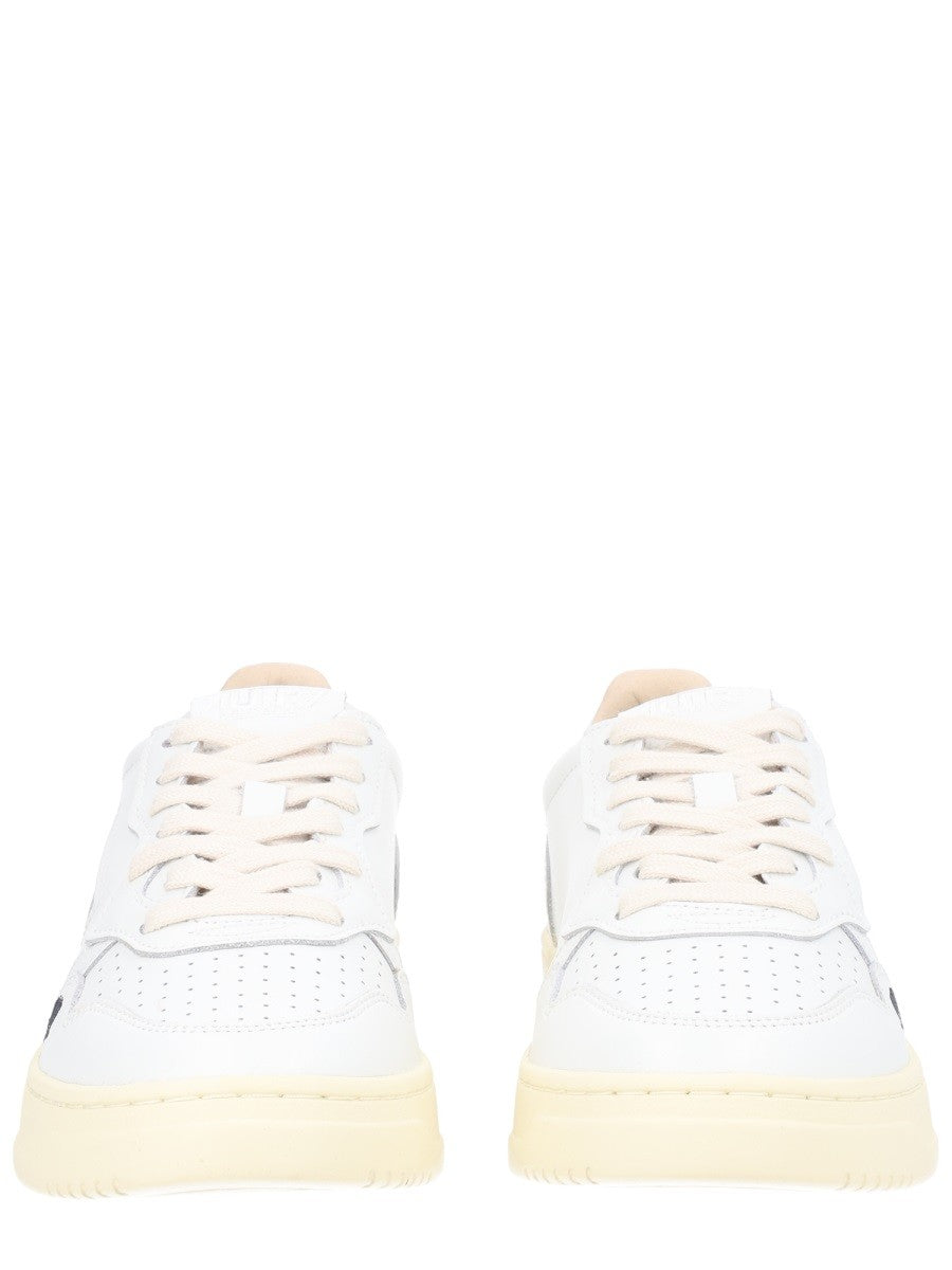 Autry - "MEDALIST LOW" SNEAKER medalist-low-sneaker_65f416ba-7c12-4cd2-982d-dc29d6509896