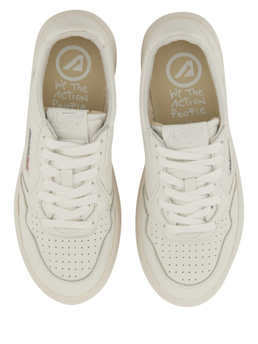 Autry - "MEDALIST LOW" SNEAKER medalist-low-sneaker_7a7d2c0b-0857-4c9b-9986-399827fa71f0
