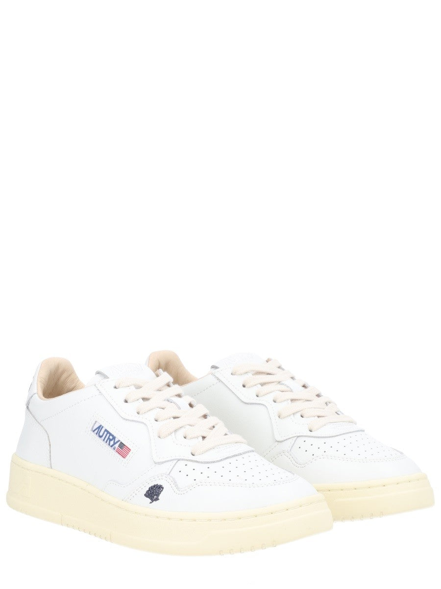 Autry - "MEDALIST LOW" SNEAKER medalist-low-sneaker_8156fe03-5eac-423d-8f7e-95f66180d666