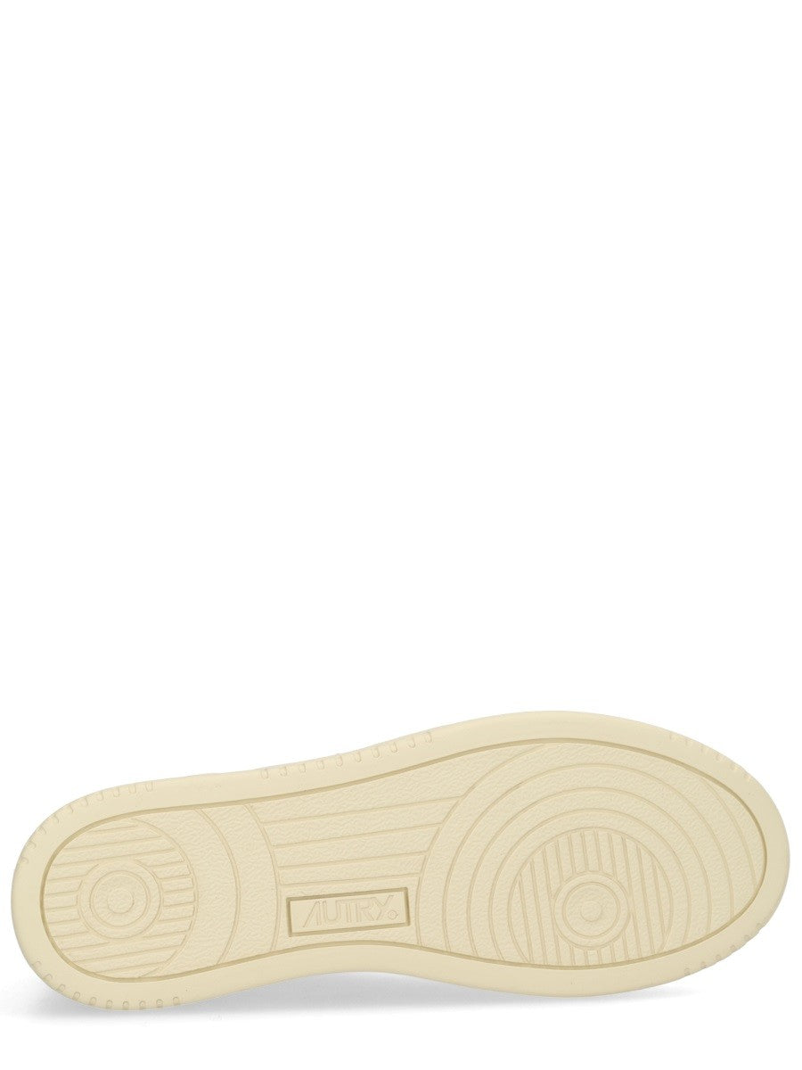Autry - "MEDALIST LOW" SNEAKER medalist-low-sneaker_817d9830-22b2-44a6-a143-71dcf05d117c
