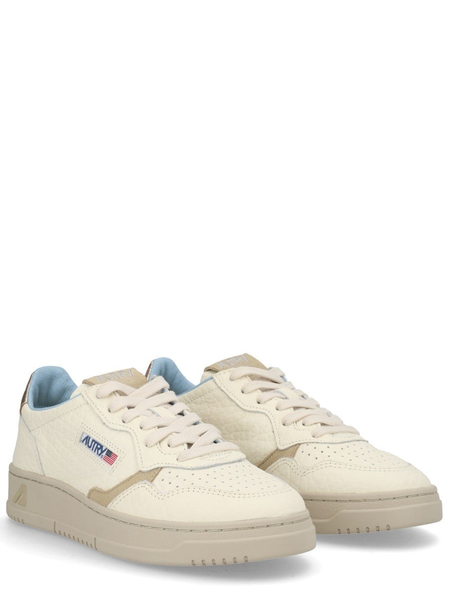 Autry - "MEDALIST LOW" SNEAKER medalist-low-sneaker_dc02323d-4c66-4902-845a-03f1e1a318af