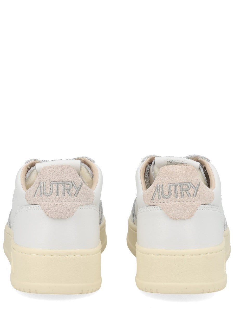 Autry - "MEDALIST LOW" SNEAKER medalist-low-sneaker_873f73e2-0426-4a06-9f86-98ee4cc6666d