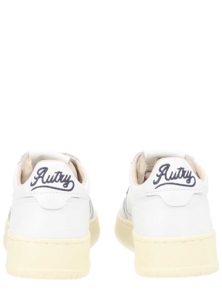 Autry - "MEDALIST LOW" SNEAKER medalist-low-sneaker_898cdb53-1bab-4085-b4b4-c8a70d9e0c94