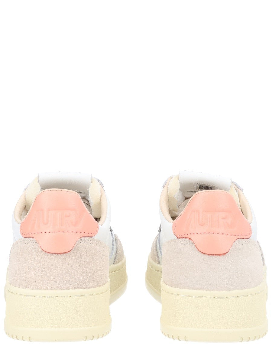 Autry - "MEDALIST LOW" SNEAKER medalist-low-sneaker_9112e9ee-b301-4f8d-9753-e1ac19ed1a3f