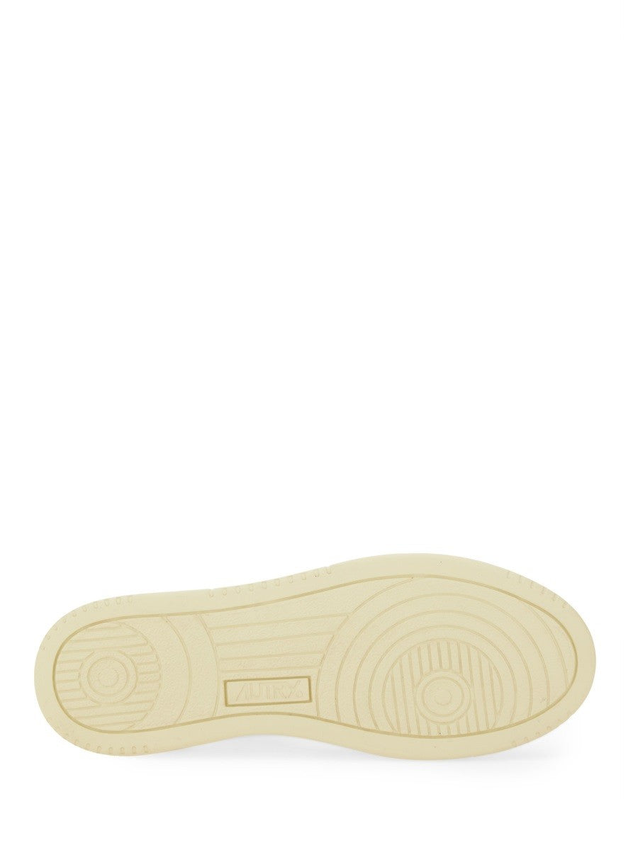 Autry - "MEDALIST LOW" SNEAKER medalist-low-sneaker_92648204-1b44-43b8-bf93-f384bf33b49e