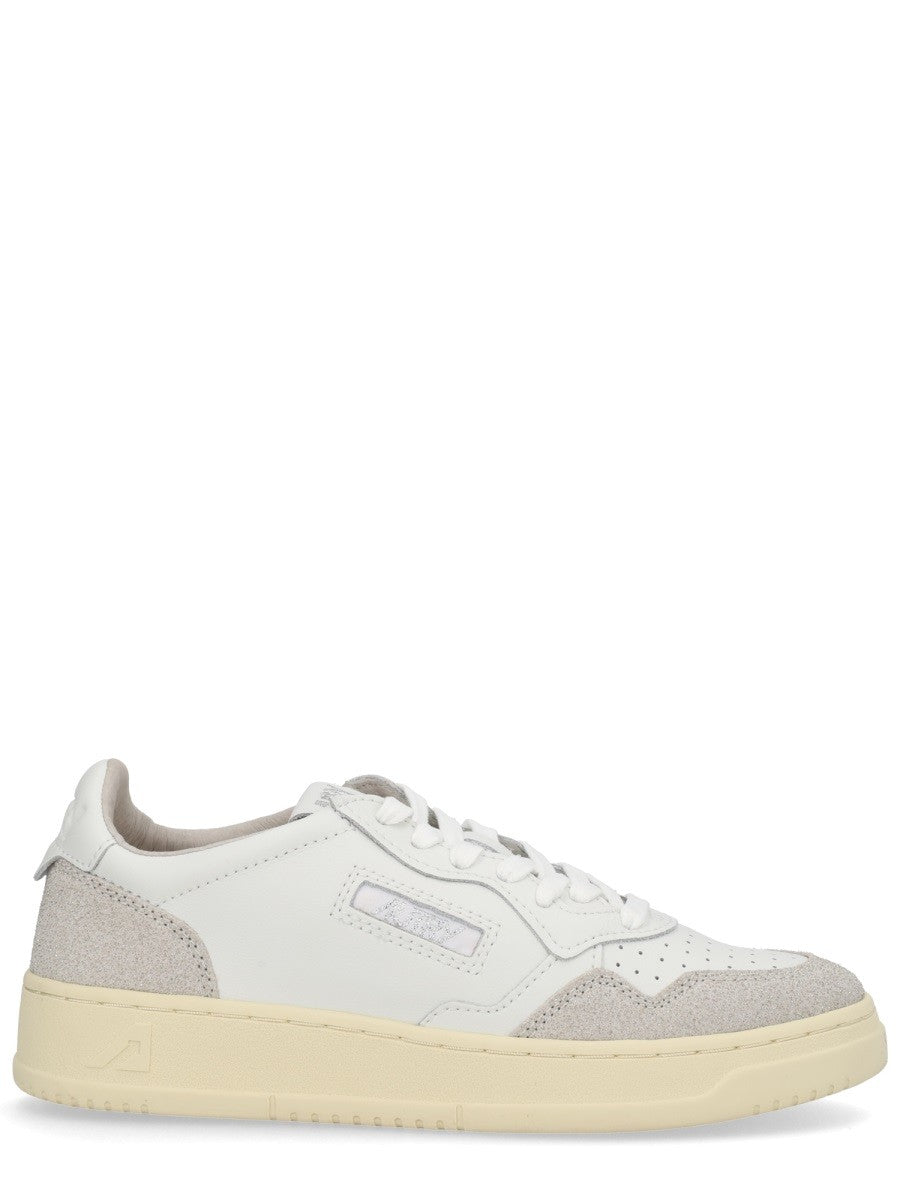 Autry - "MEDALIST LOW" SNEAKER medalist-low-sneaker_967f9e7b-eb6a-4a76-b65e-bc13788f1423
