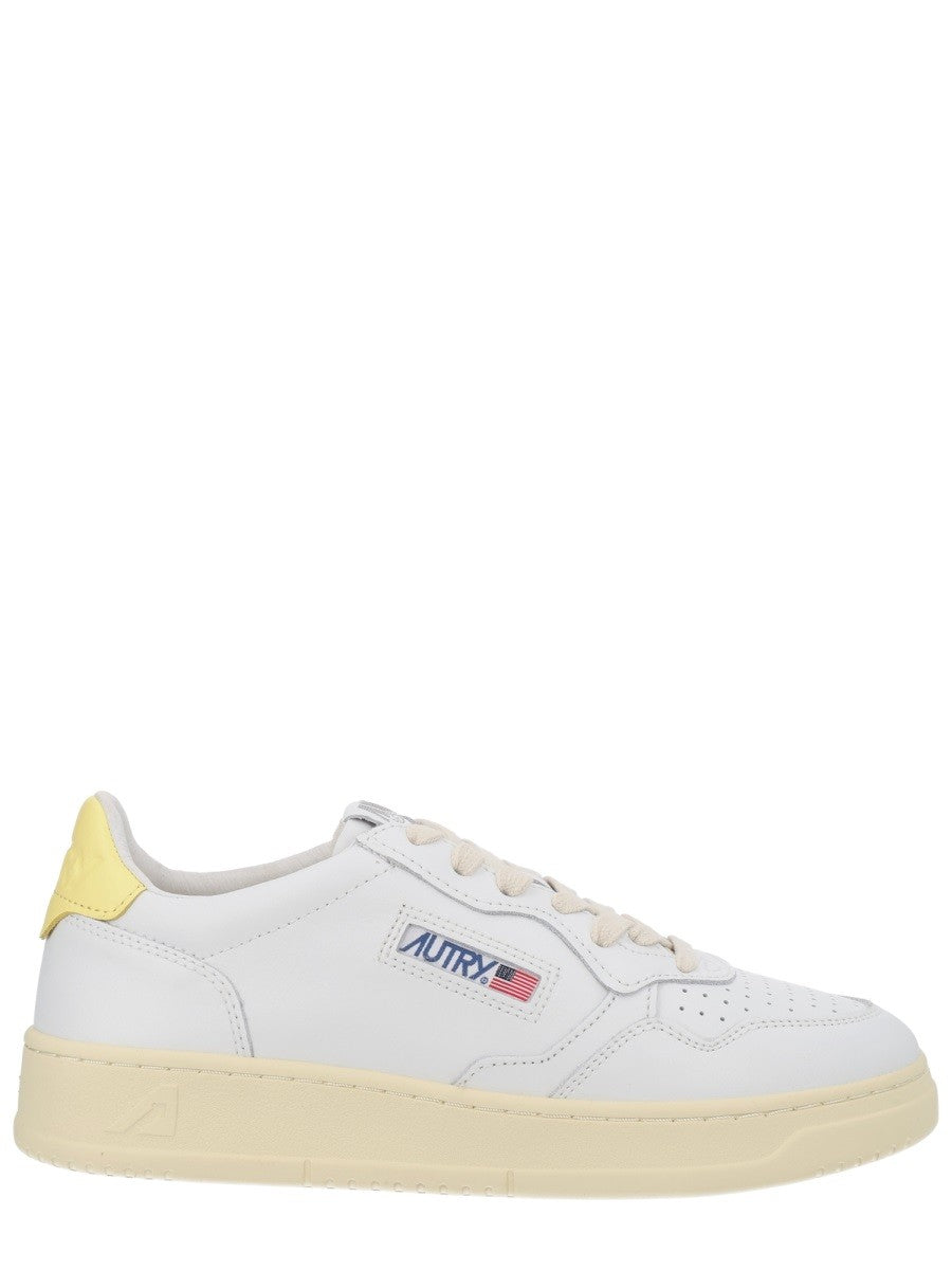 Autry - "MEDALIST LOW" SNEAKER medalist-low-sneaker_9842f21e-5113-4f55-ad84-8f4fe63ffd92