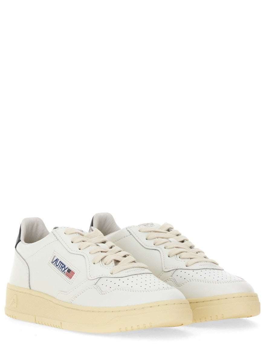 MEDALIST LOW SNEAKER