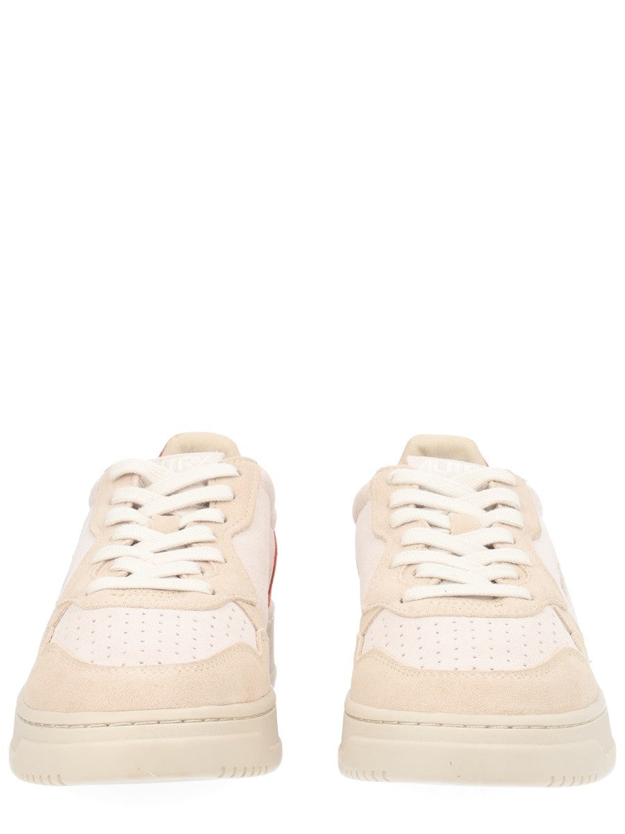 Autry - "MEDALIST LOW" SNEAKER medalist-low-sneaker_a0158714-9877-45cb-9271-7d83cc062f5d