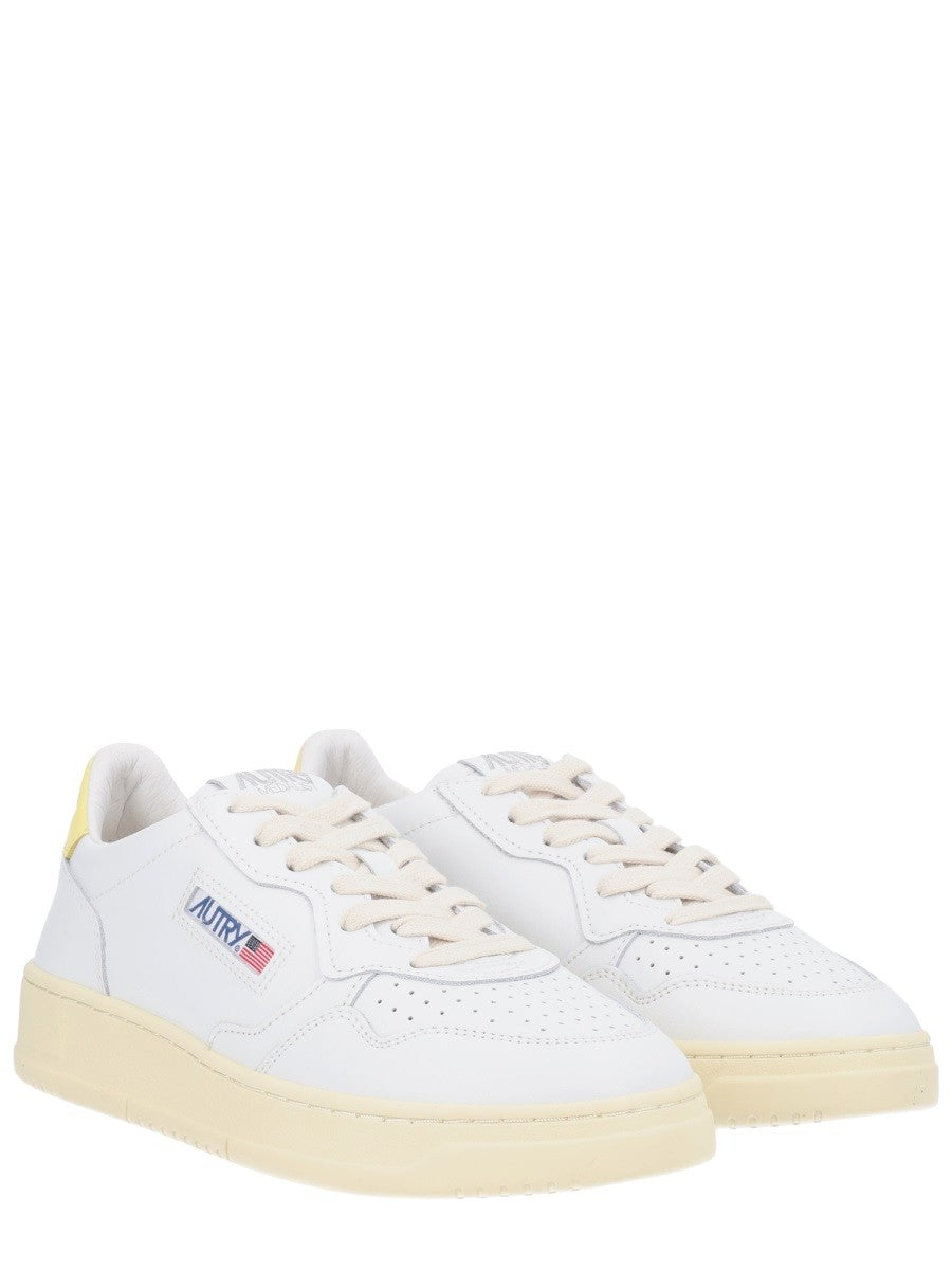 Autry - "MEDALIST LOW" SNEAKER medalist-low-sneaker_9842f21e-5113-4f55-ad84-8f4fe63ffd92