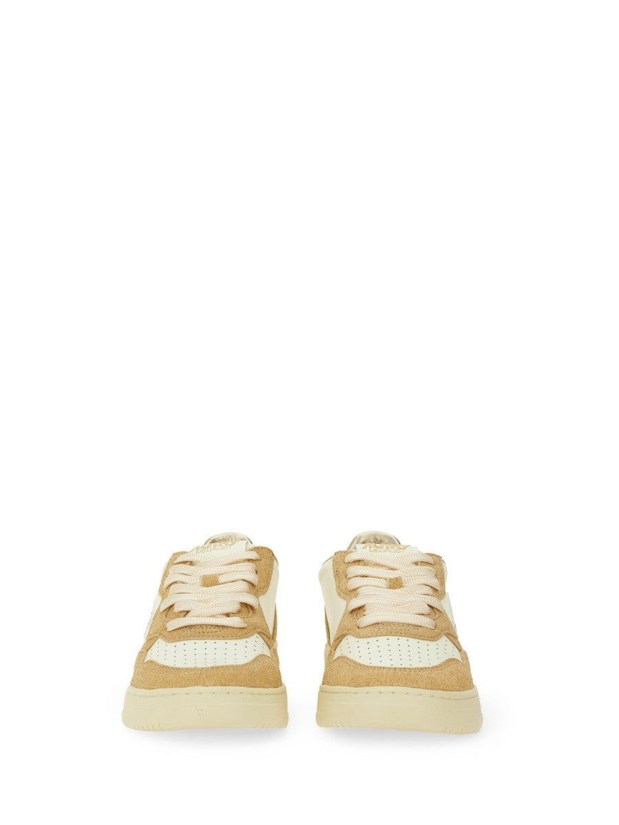 Autry - "MEDALIST LOW" SNEAKER medalist-low-sneaker_a34d5764-1a54-4757-ad52-38d9541a5f76