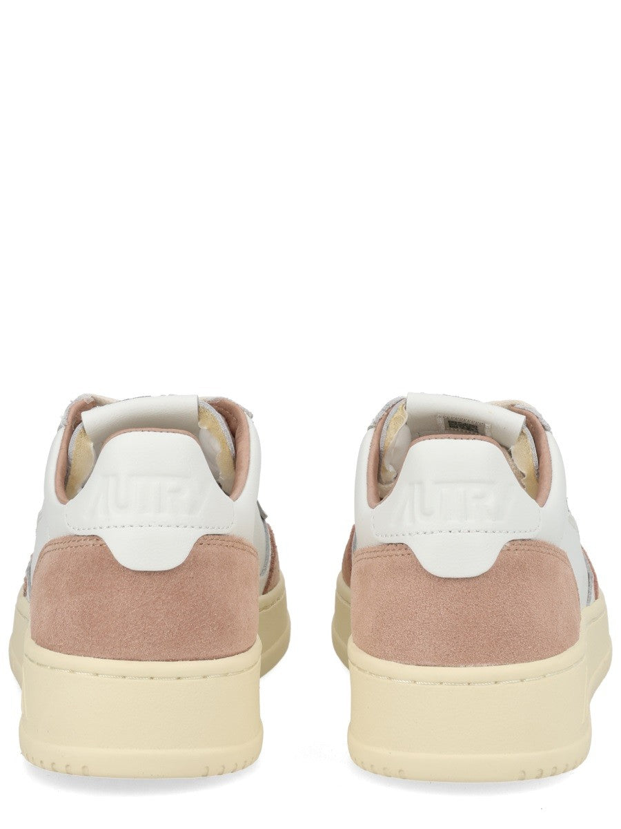 Autry - "MEDALIST LOW" SNEAKER medalist-low-sneaker_a69e5836-e79e-4878-9ebd-6762336bf142
