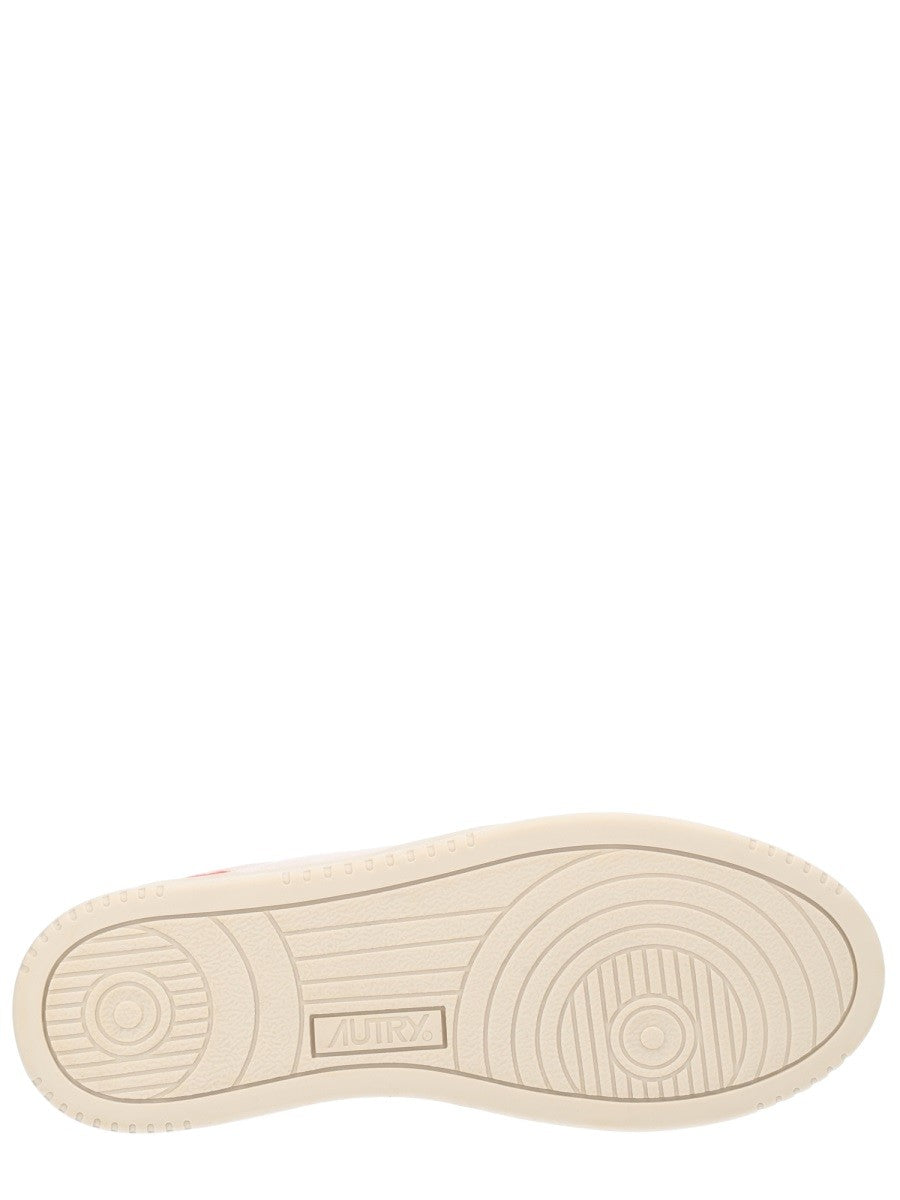 Autry - "MEDALIST LOW" SNEAKER medalist-low-sneaker_ac42043e-161c-4a43-a738-b05e6b320f3b