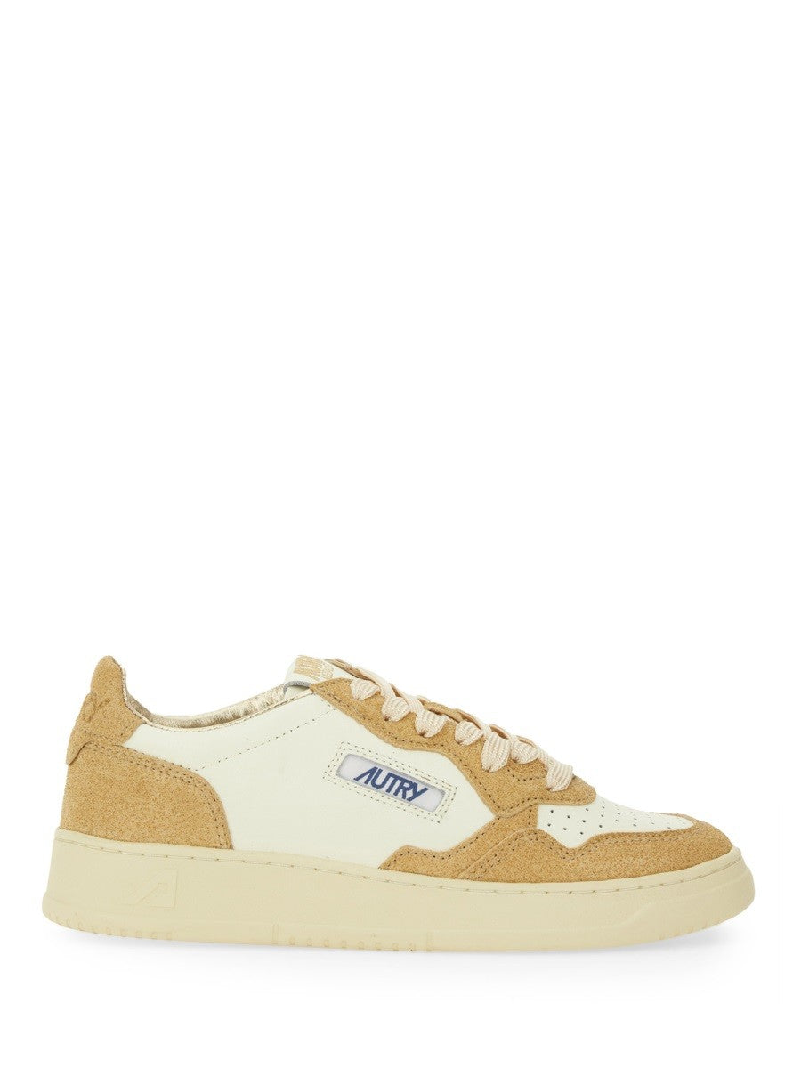 Autry - "MEDALIST LOW" SNEAKER medalist-low-sneaker_b5fe2d02-3a6a-4d38-8ae1-80f14a63d90f