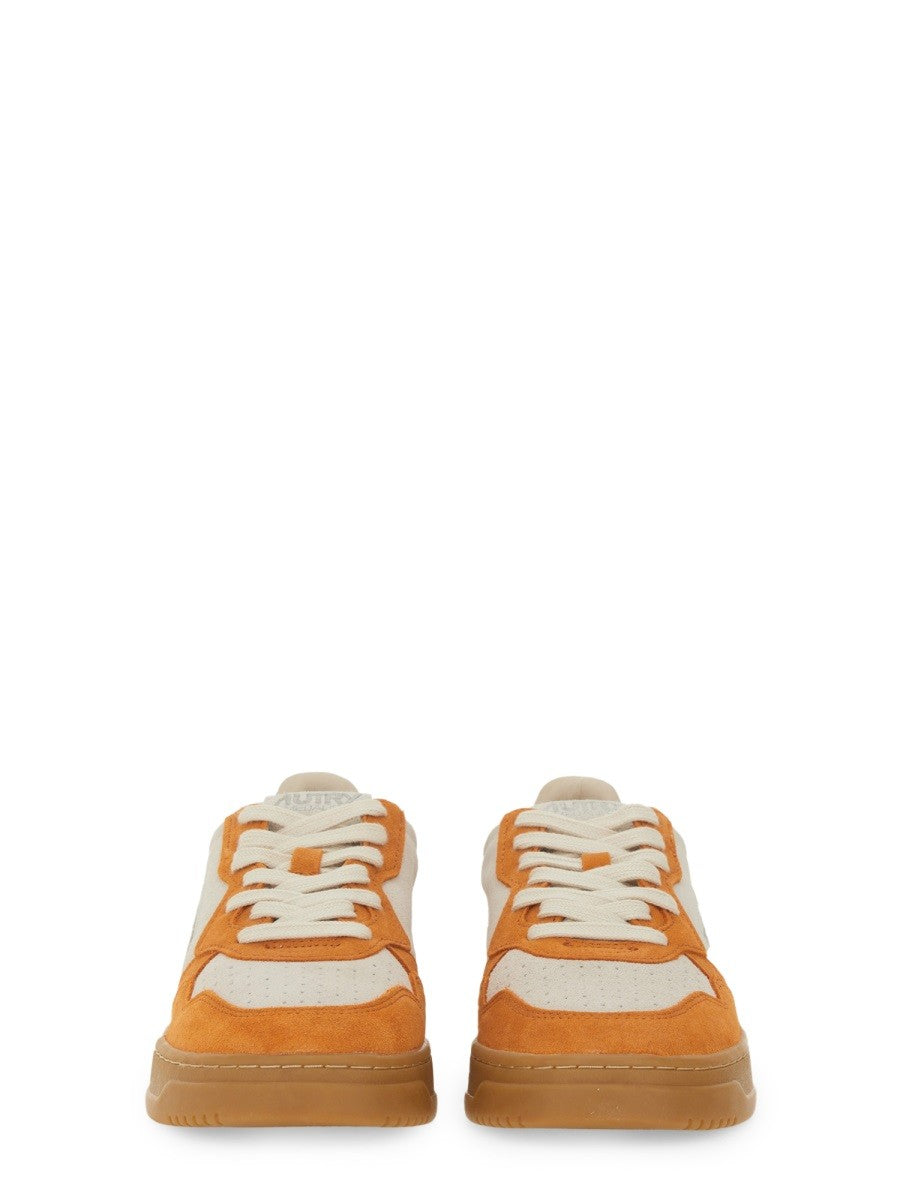 Autry - "MEDALIST LOW" SNEAKER medalist-low-sneaker_b8752dc5-aa79-482e-913b-b99ec8e6924b