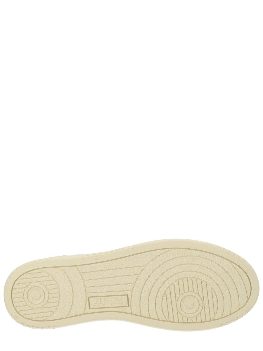 Autry - "MEDALIST LOW" SNEAKER medalist-low-sneaker_ba864a3b-f5b4-4ec0-99ef-a73b3acb2b28