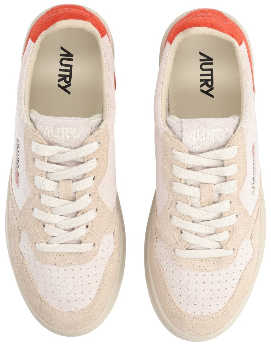 Autry - "MEDALIST LOW" SNEAKER medalist-low-sneaker_bd87a6e7-c8e2-43e1-9fe3-49cf39cec8a9