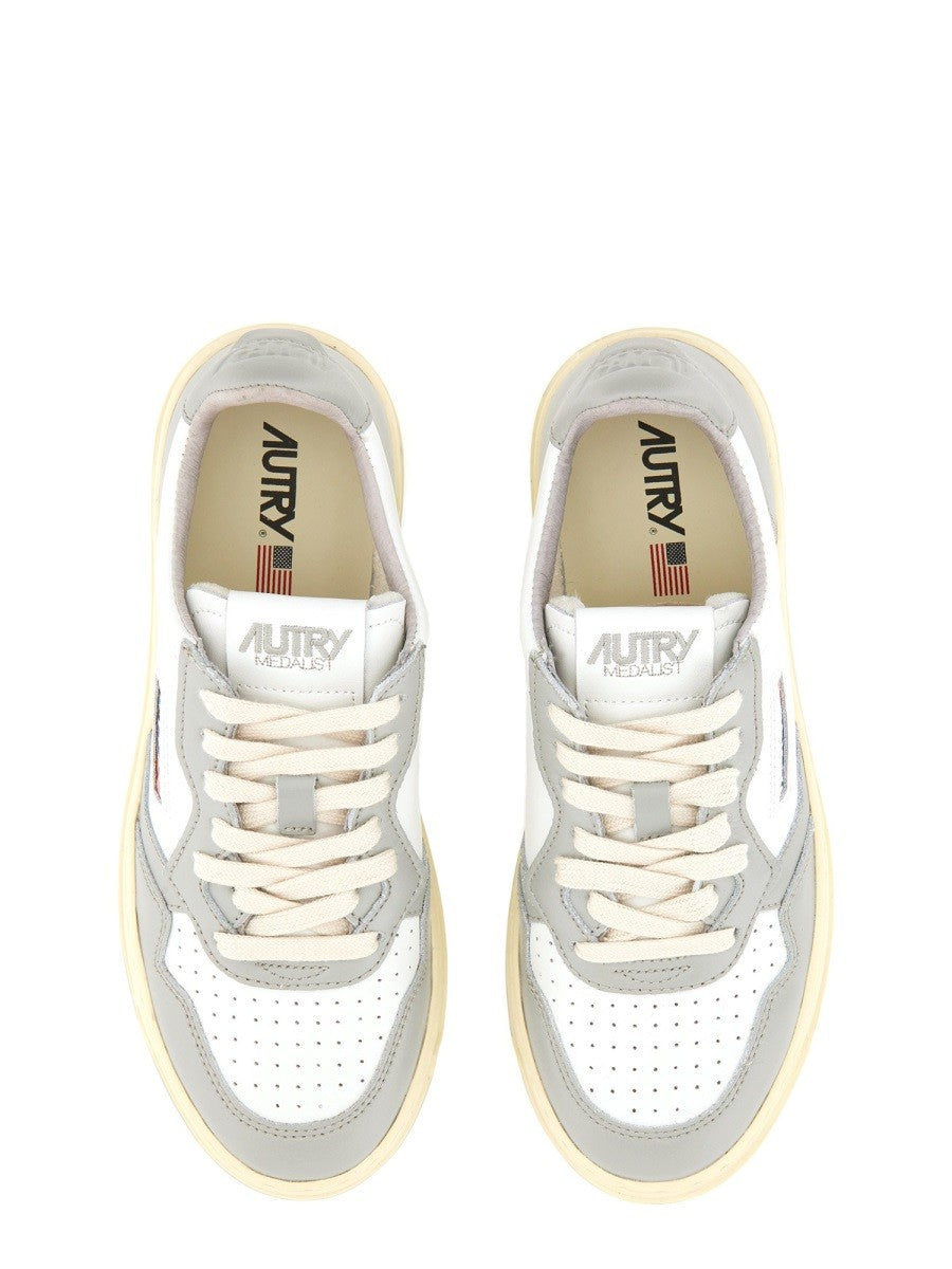 Autry - "MEDALIST LOW" SNEAKER medalist-low-sneaker_becd0aca-8597-42e9-ab26-99057cf4fb8f