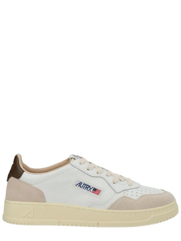 Autry - "MEDALIST LOW" SNEAKER medalist-low-sneaker_c7dce9ac-1b95-4852-9c9e-87ac8134e1f4