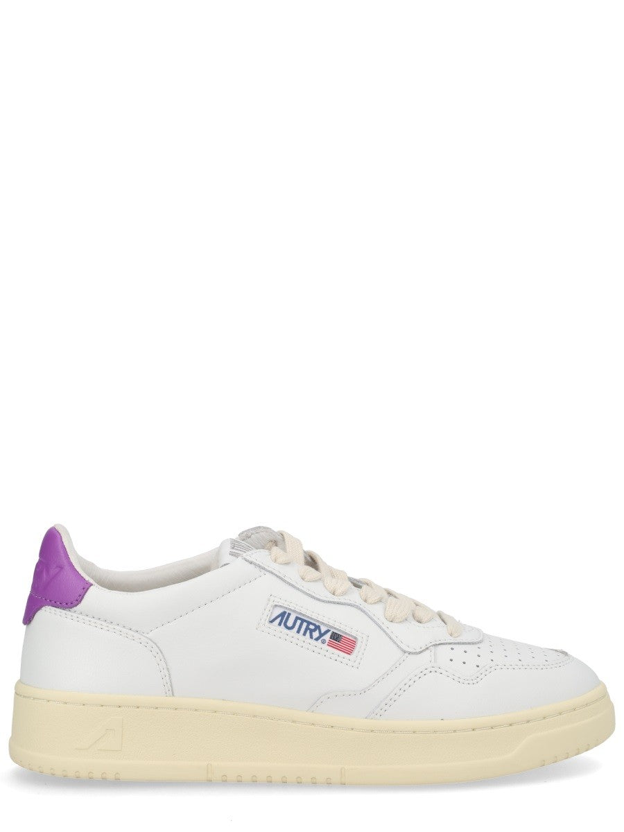 Autry - "MEDALIST LOW" SNEAKER medalist-low-sneaker_d0155b9a-2009-4514-a94b-928d037cbe36