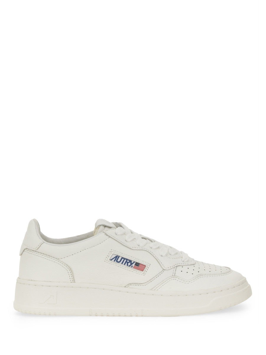 Autry - "MEDALIST LOW" SNEAKER medalist-low-sneaker_d16ec69e-bb7f-4a09-b2b3-a55f0b00c56c