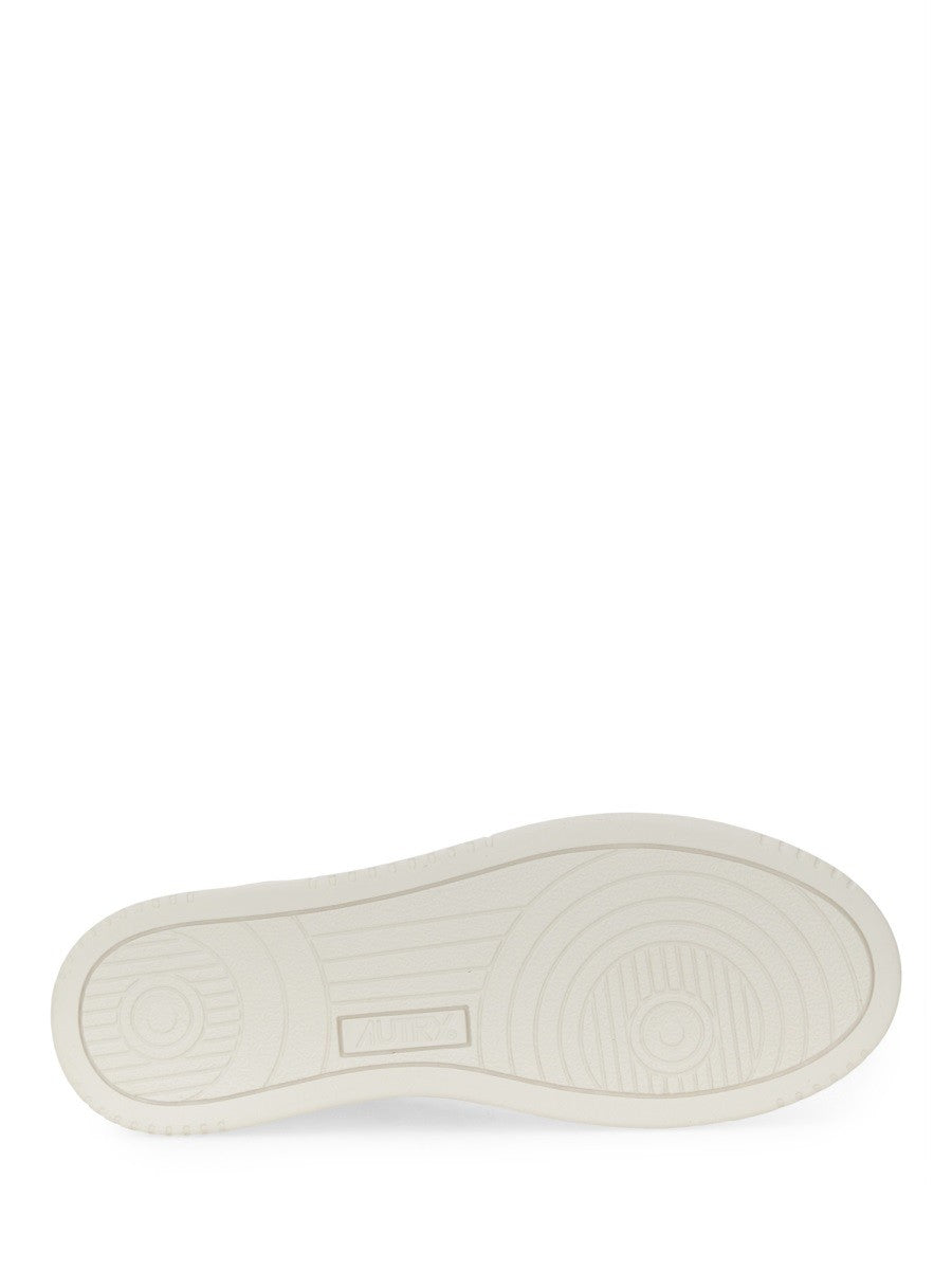 Autry - "MEDALIST LOW" SNEAKER medalist-low-sneaker_d1ef1f04-3191-41e7-8c93-94ab4e3c7c1b