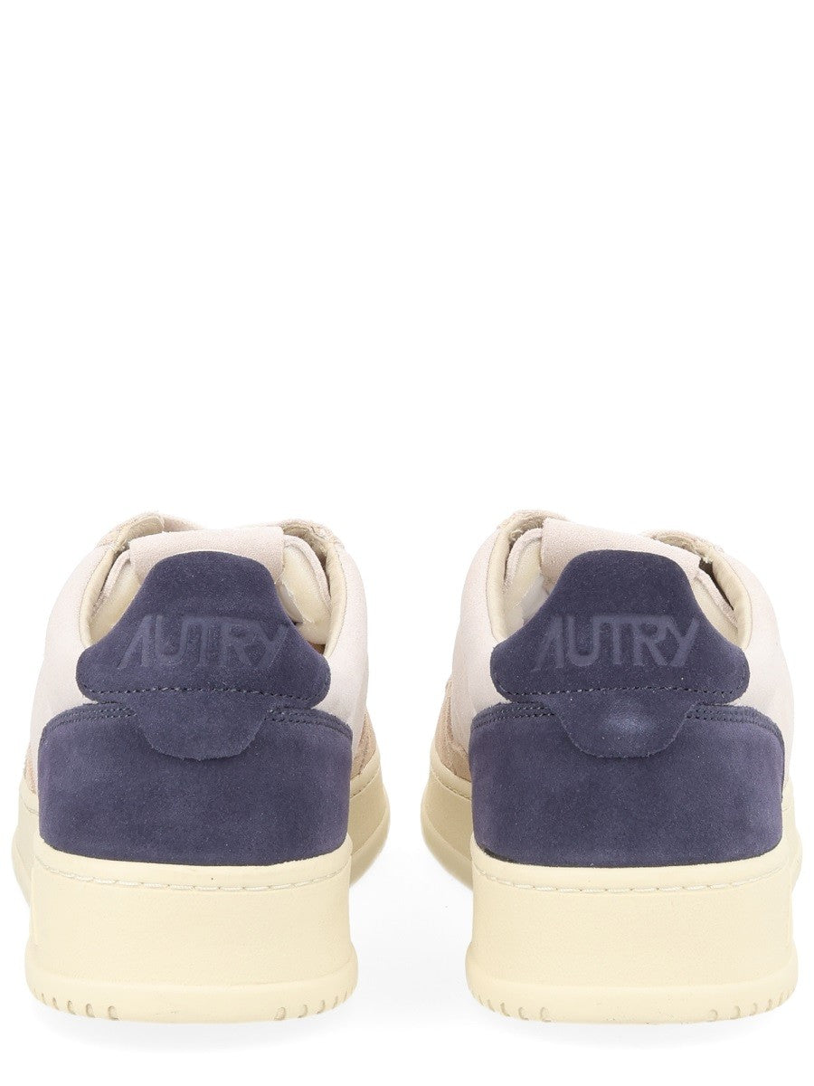 Autry - "MEDALIST LOW" SNEAKER medalist-low-sneaker_d3706229-1d4a-484a-a8b2-160a367a2511