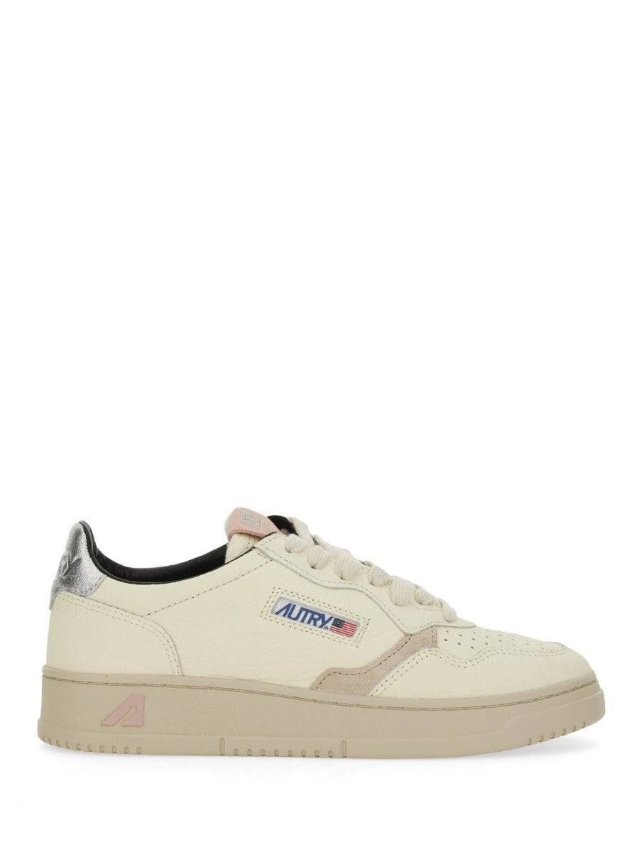 MEDALIST LOW SNEAKER