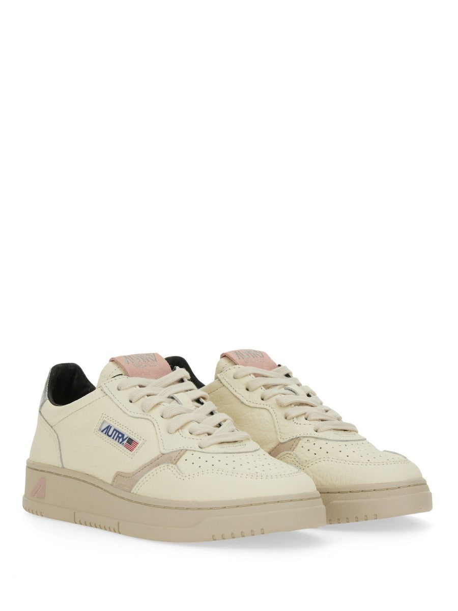 MEDALIST LOW SNEAKER
