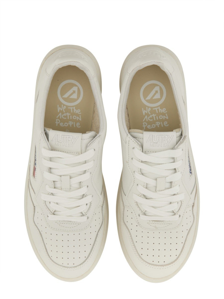 Autry - "MEDALIST LOW" SNEAKER medalist-low-sneaker_e0573615-61da-4d77-8d54-92c6e0aebcc6