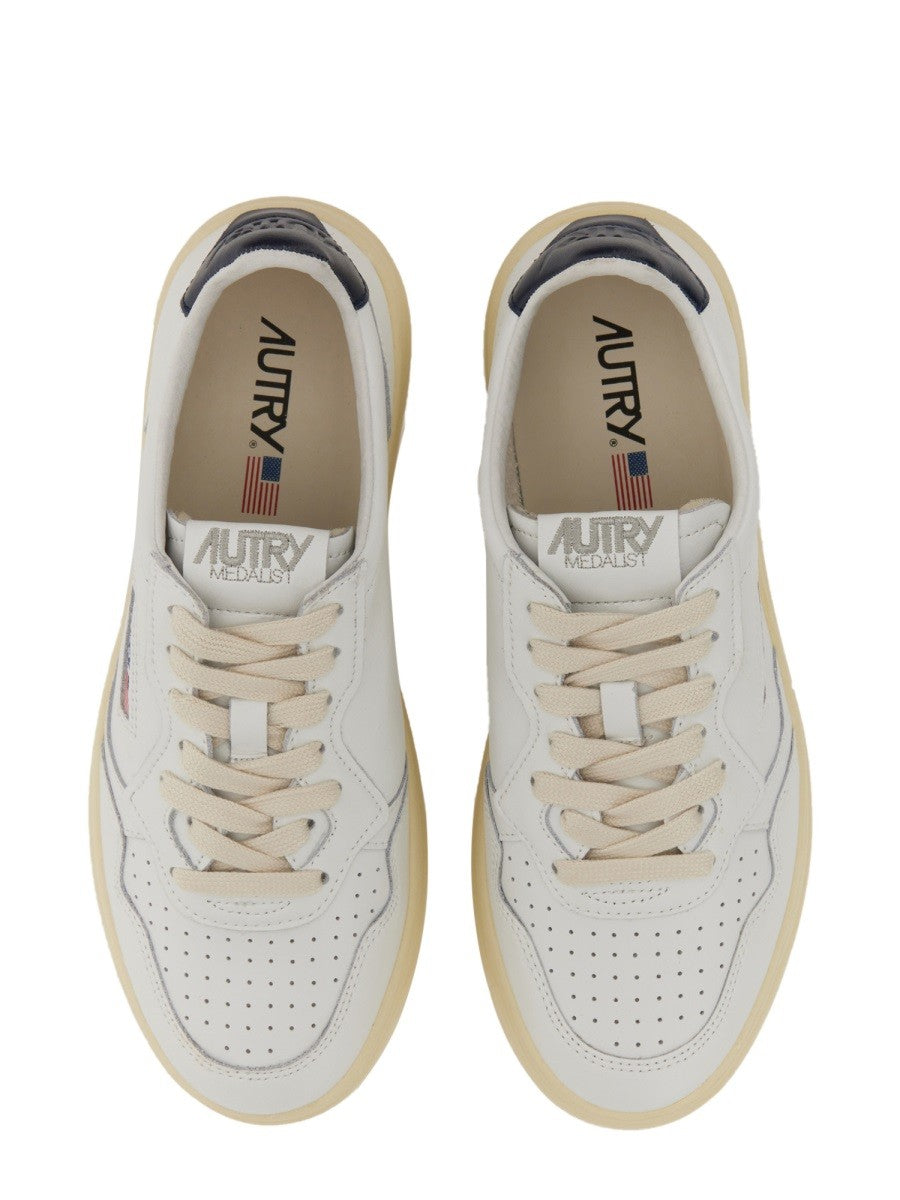 MEDALIST LOW SNEAKER