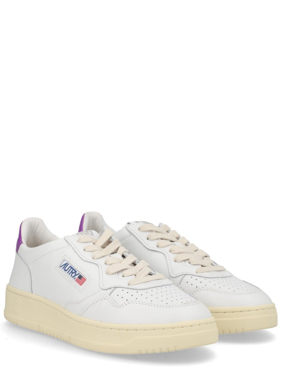 Autry - "MEDALIST LOW" SNEAKER medalist-low-sneaker_d0155b9a-2009-4514-a94b-928d037cbe36