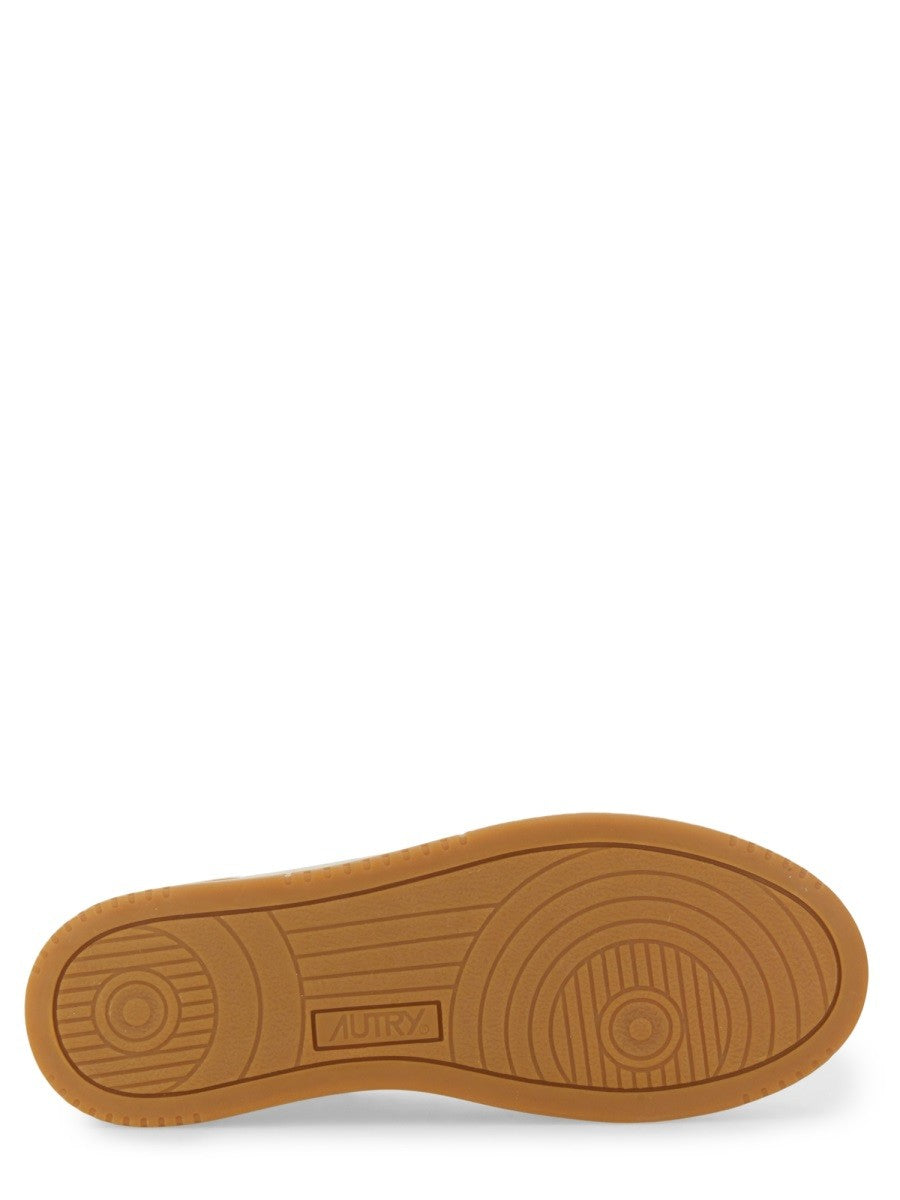 Autry - "MEDALIST LOW" SNEAKER medalist-low-sneaker_ea41d47a-8cbc-4fdf-beac-bd98ee10b5b8