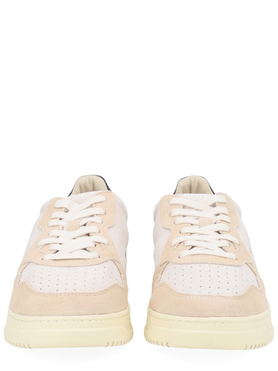 Autry - "MEDALIST LOW" SNEAKER medalist-low-sneaker_ebf894f3-c7f7-45f8-bb93-8098ff63cb5b