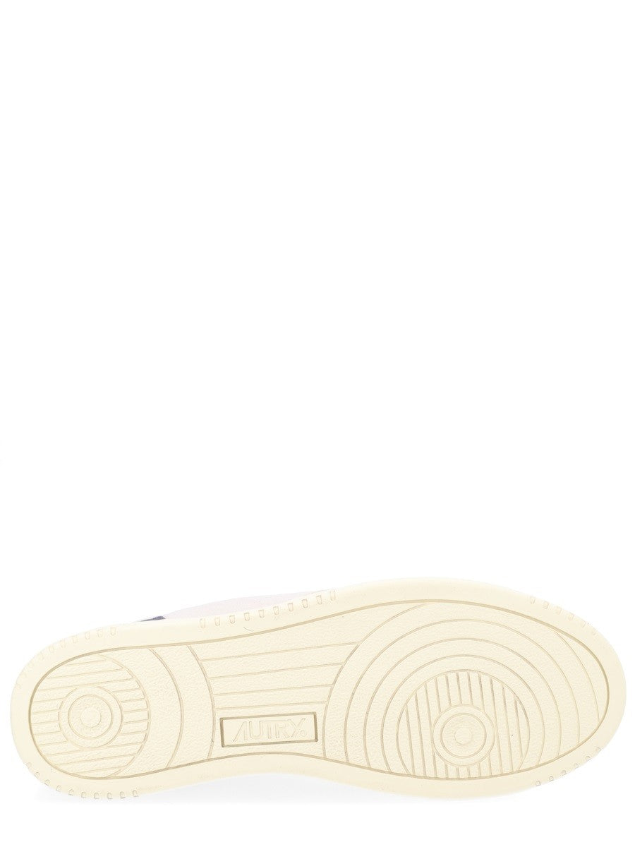 Autry - "MEDALIST LOW" SNEAKER medalist-low-sneaker_ed23ee10-d0f8-4a65-80ea-d2c823a4d769