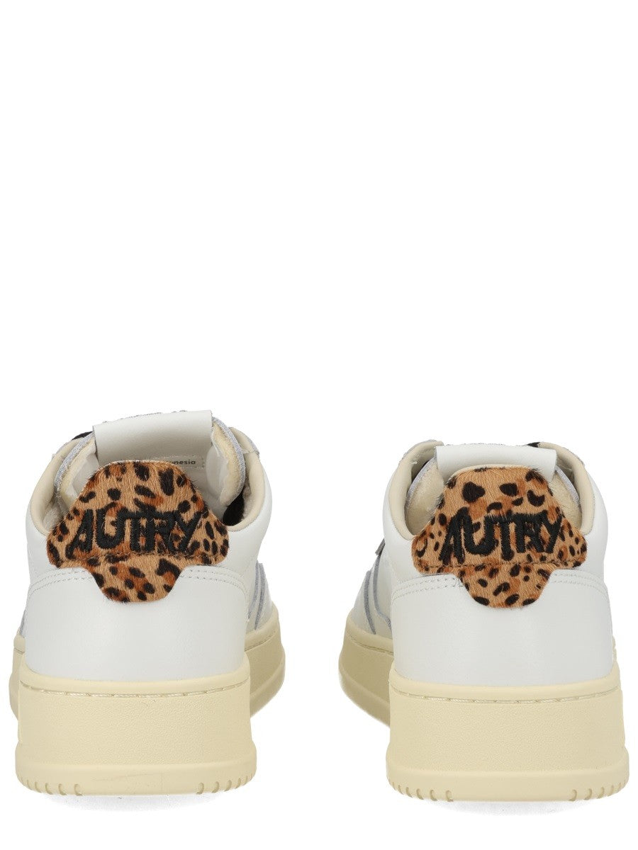 Autry - "MEDALIST LOW" SNEAKER medalist-low-sneaker_ef016805-5ff0-4894-94b8-0f1d63a9efe6