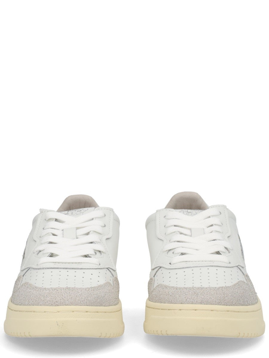Autry - "MEDALIST LOW" SNEAKER medalist-low-sneaker_ef4ed1fb-24fb-4d19-ba39-6232d6260e75
