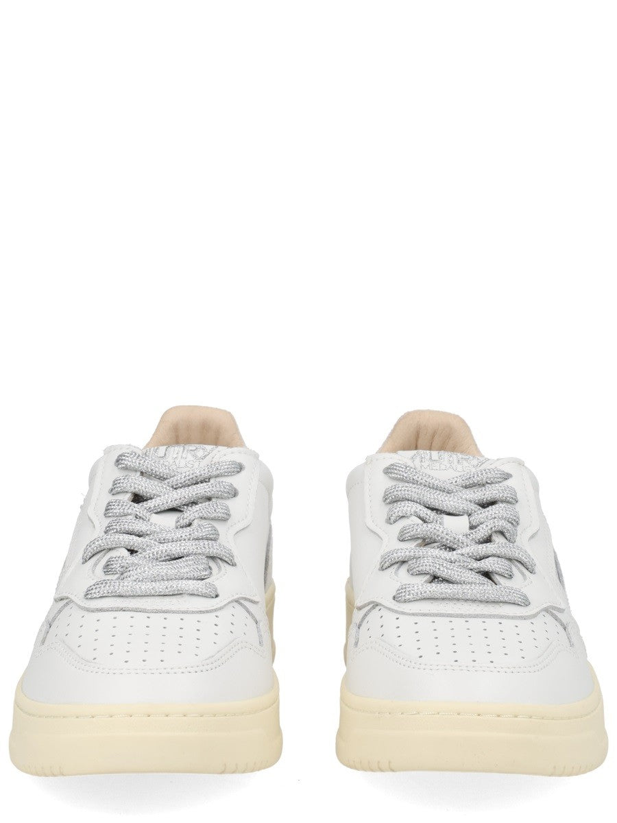 Autry - "MEDALIST LOW" SNEAKER medalist-low-sneaker_f03e1eae-9f81-4898-83be-6df69431eb52
