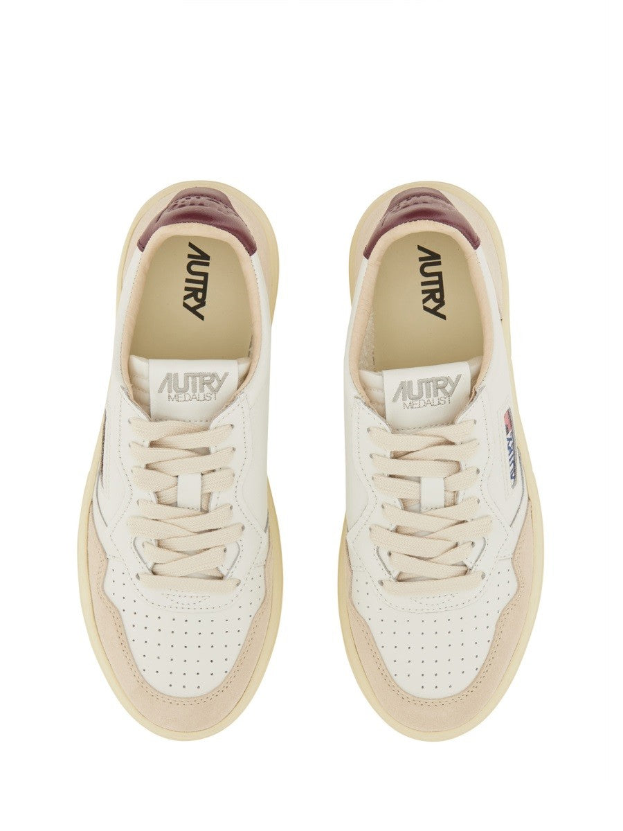 MEDALIST LOW SNEAKER