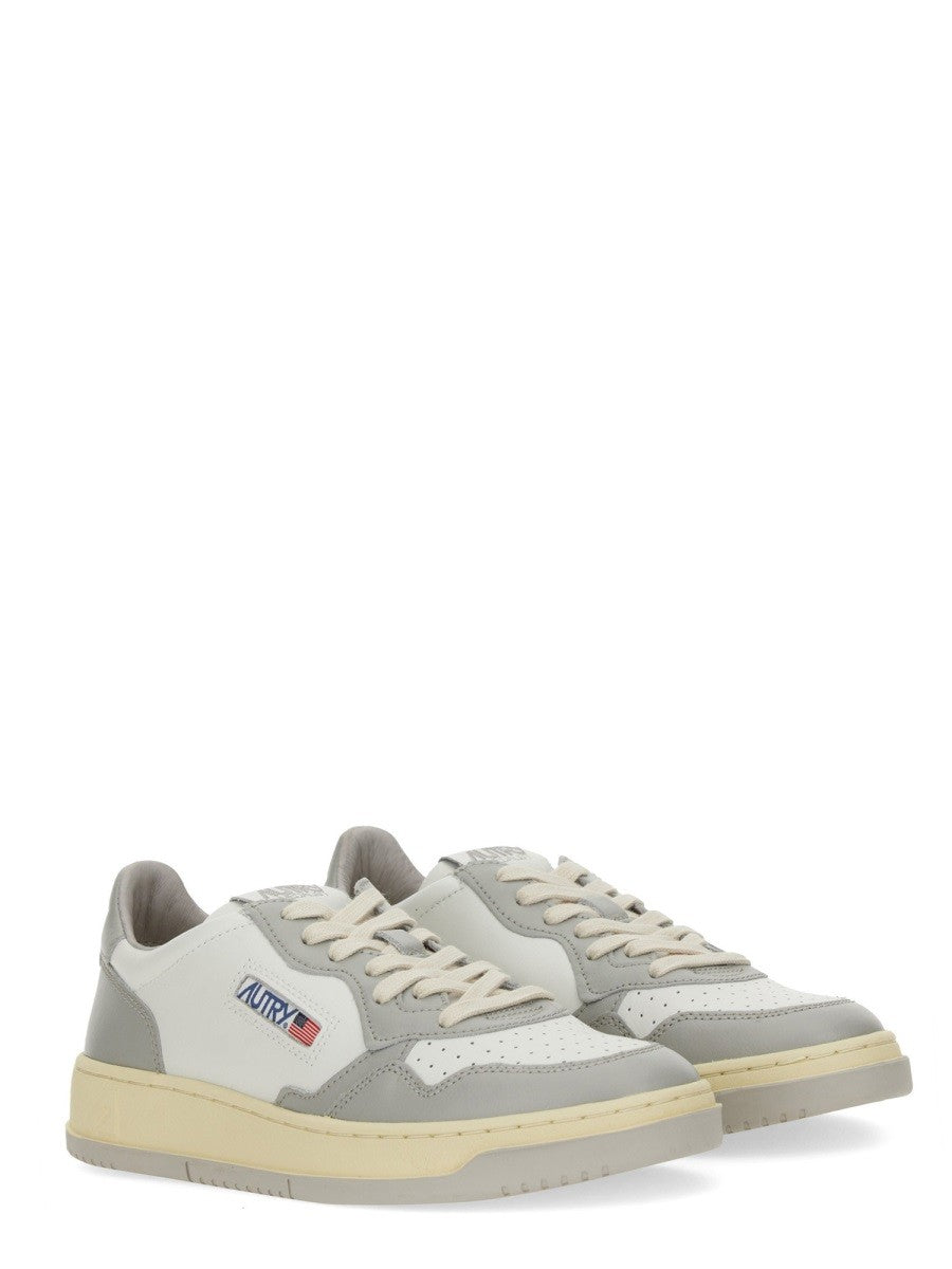 Autry - "MEDALIST LOW" SNEAKER medalist-low-sneaker_75f09b0b-b2a9-4ff0-b49a-e3a2983c09a0