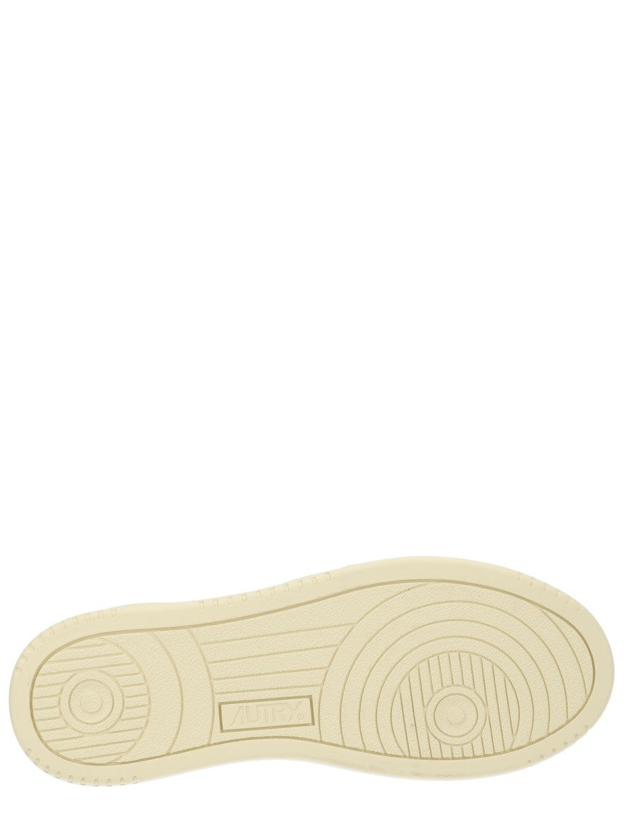Autry - "MEDALIST LOW" SNEAKER medalist-low-sneaker_f6d7c02f-7e8c-4a0f-93e6-6865cd91933c