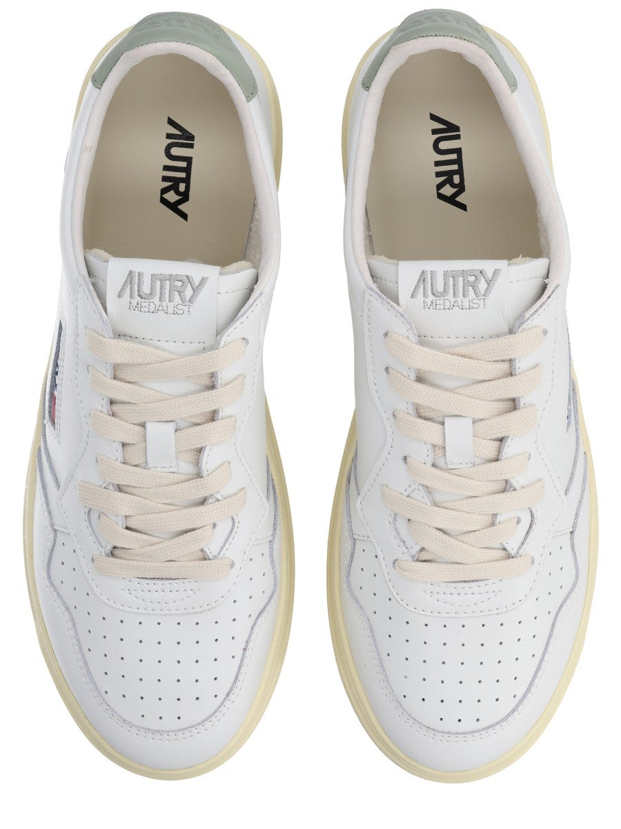 Autry - "MEDALIST LOW" SNEAKER medalist-low-sneaker_f742e54d-5e08-4ad9-89c1-46fb3a4692fd